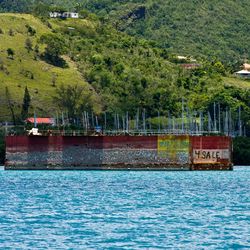 Une barge