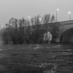Pont wilson 1 - ISO 400, f/9.0, 1/2 sec., 23mm