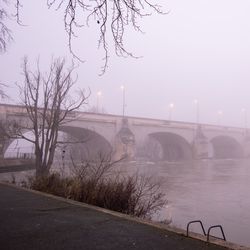 Pont wilson 2 - ISO 400, f/2.8, 1/15 sec.