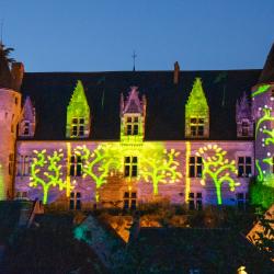Le château éclairé Le château éclairé