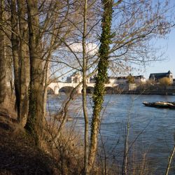 La ville de Tours depuis l’île