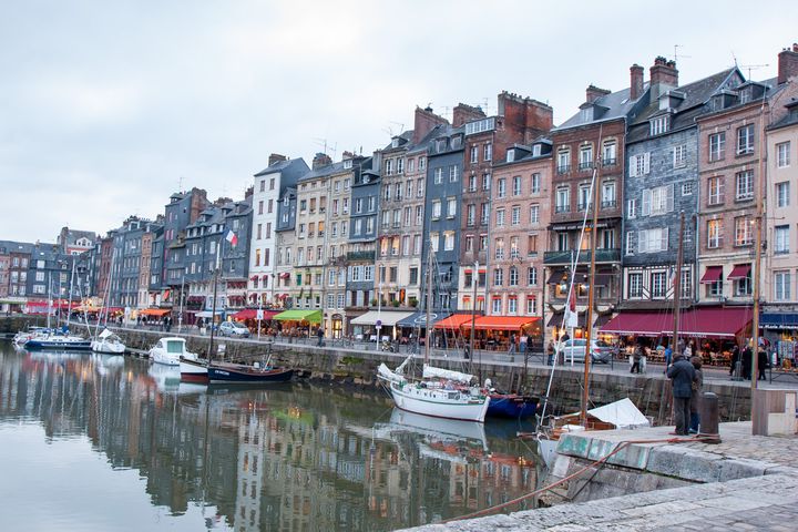 Figure 3 : Le port de Honfleur, une journée de Décembre - [BY-NC 4.0] - ISO 400, f/5.6, 1/25 sec., + 2/3 EV, 17mm