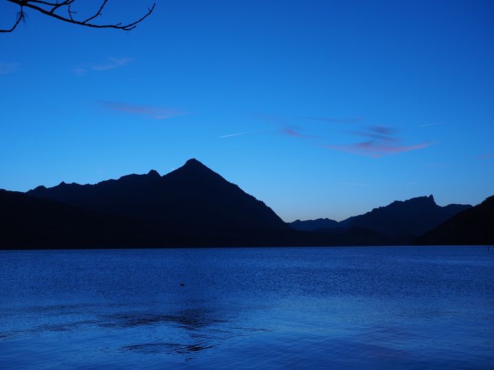 Figure 6 : Mer et montagne en heure bleue - PxHere&nbsp; - CC0