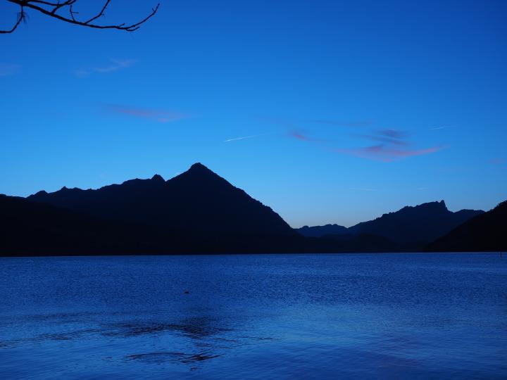 Figure 6 : Mer et montagne en heure bleue - PxHere - CC0