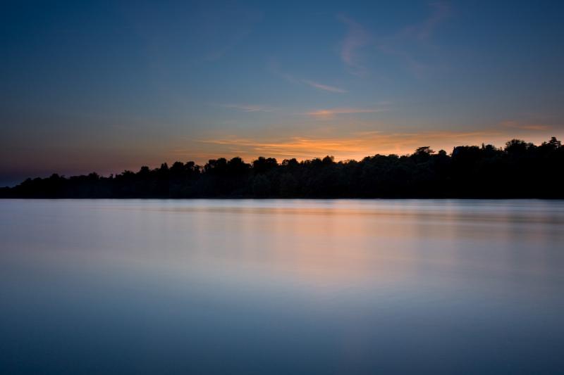 Figure 10 : La Loire à la tombée de la nuit (production personnelle) - [BY-NC 4.0] - f/8.0, 25 sec., 17mm, ISO100