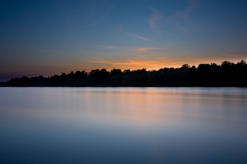 Figure 10 : La Loire à la tombée de la nuit (production personnelle) - [BY-NC 4.0] - ISO 100, f/8.0, 25 sec.