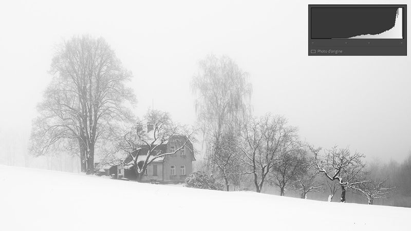 Figure 19 : House in fog - FlickR - Ted Moravec&nbsp; - CC0 1.0