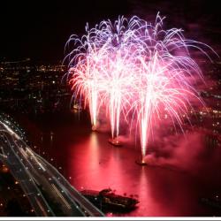 fireworks_nyc_2006.jpg fireworks_nyc_2006.jpg