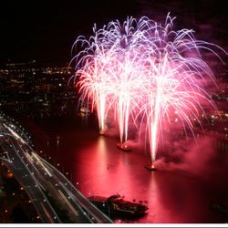 fireworks_nyc_2006.jpg